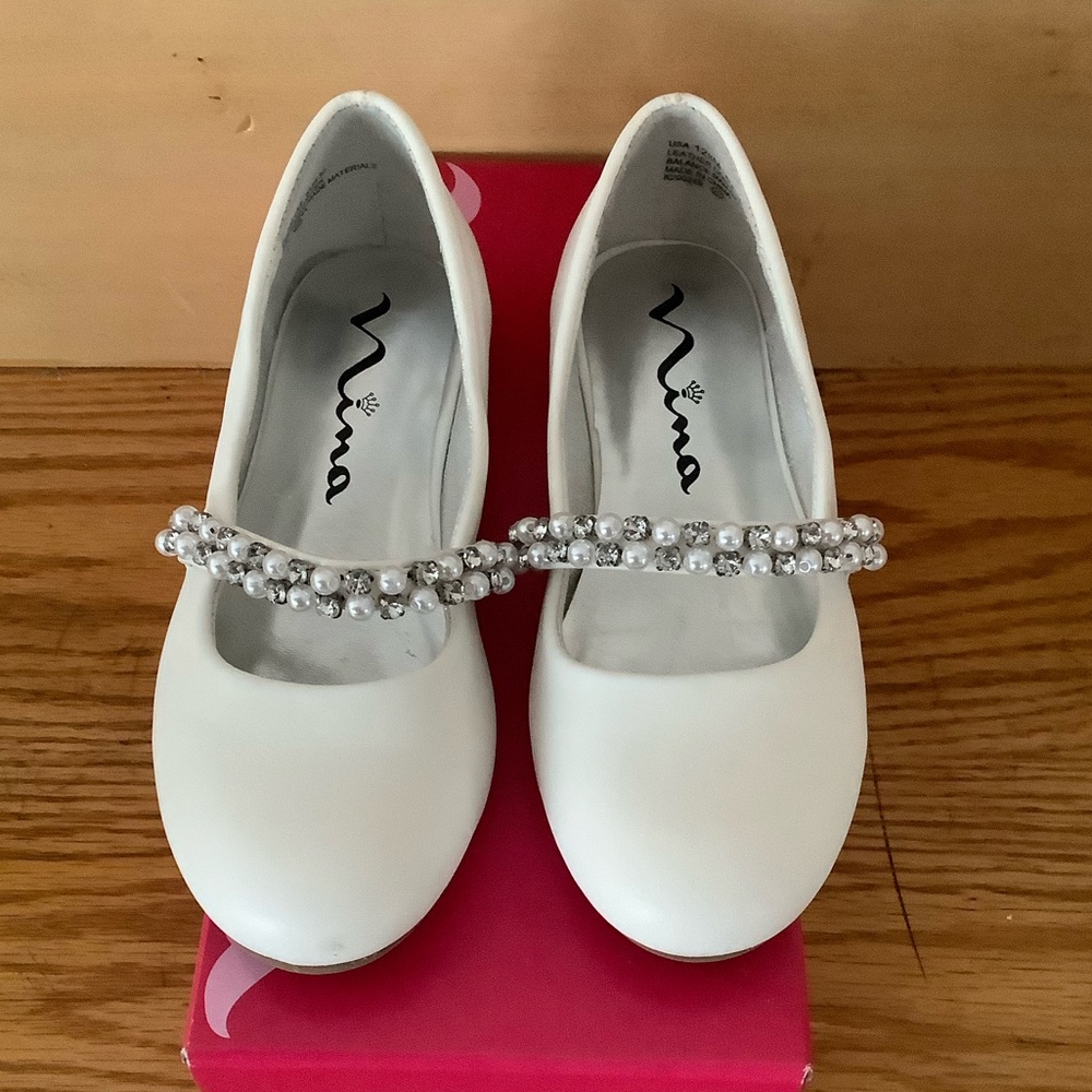 White dress shoes for girls: flower girl, First Communion